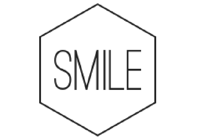 Fêtes du personnel avec sourire 